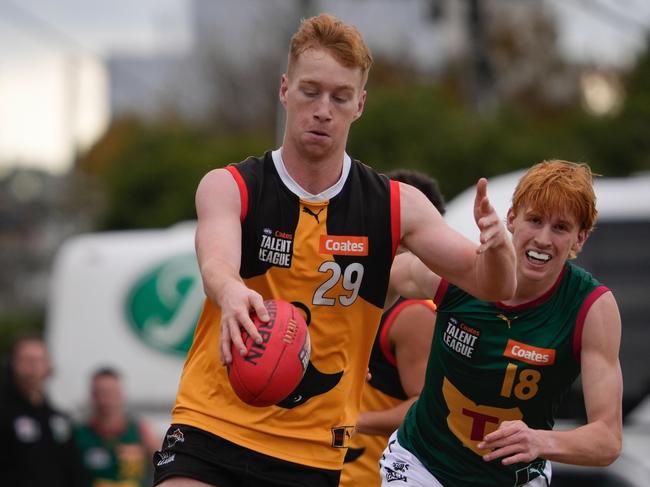 Callum Smith sends the Stingrays forward. Pic: Blackboot Photography.