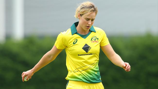 The Aussies are counting on Ellyse Perry for early wickets.