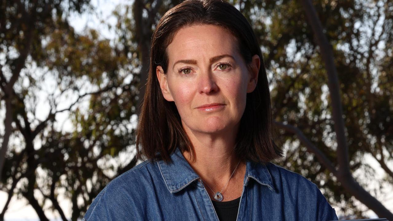 ‘Get paid more to pour beers’: Public psychs hit out over pay