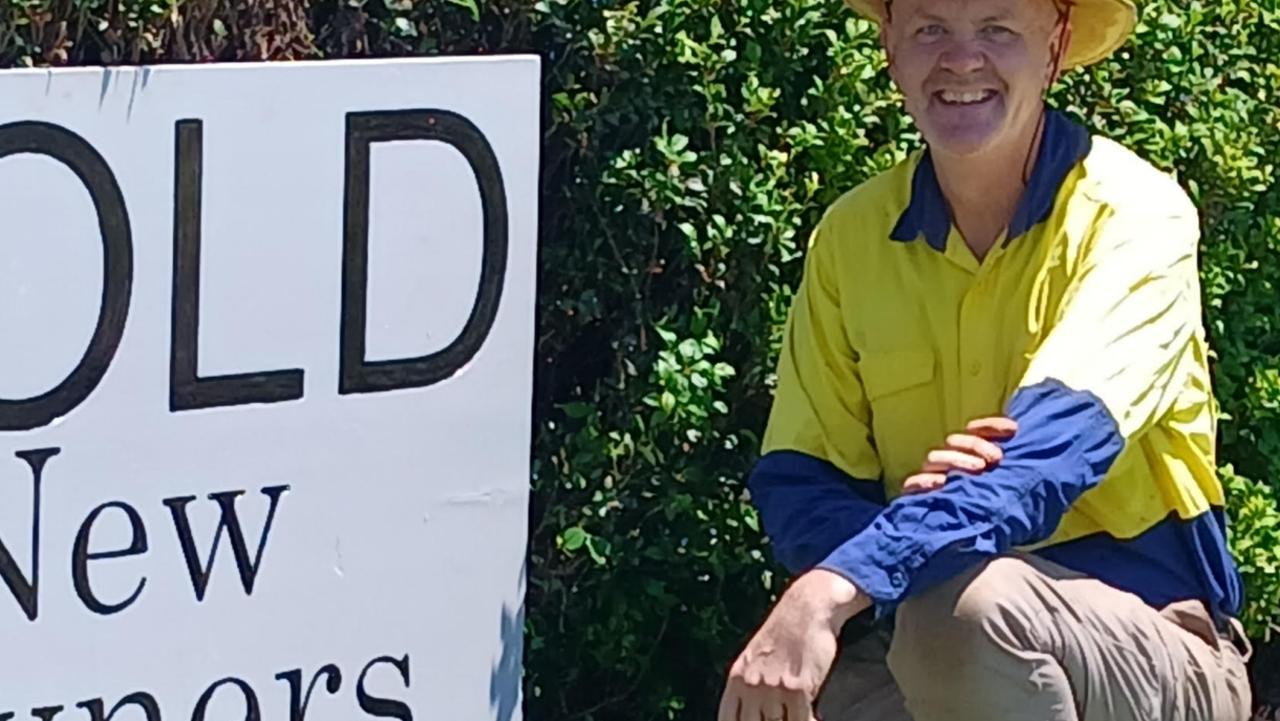 Alloway's Simon Tannock with his new sign, alerting his tormentors to the fact that the people they think still live in his house are no longer there.