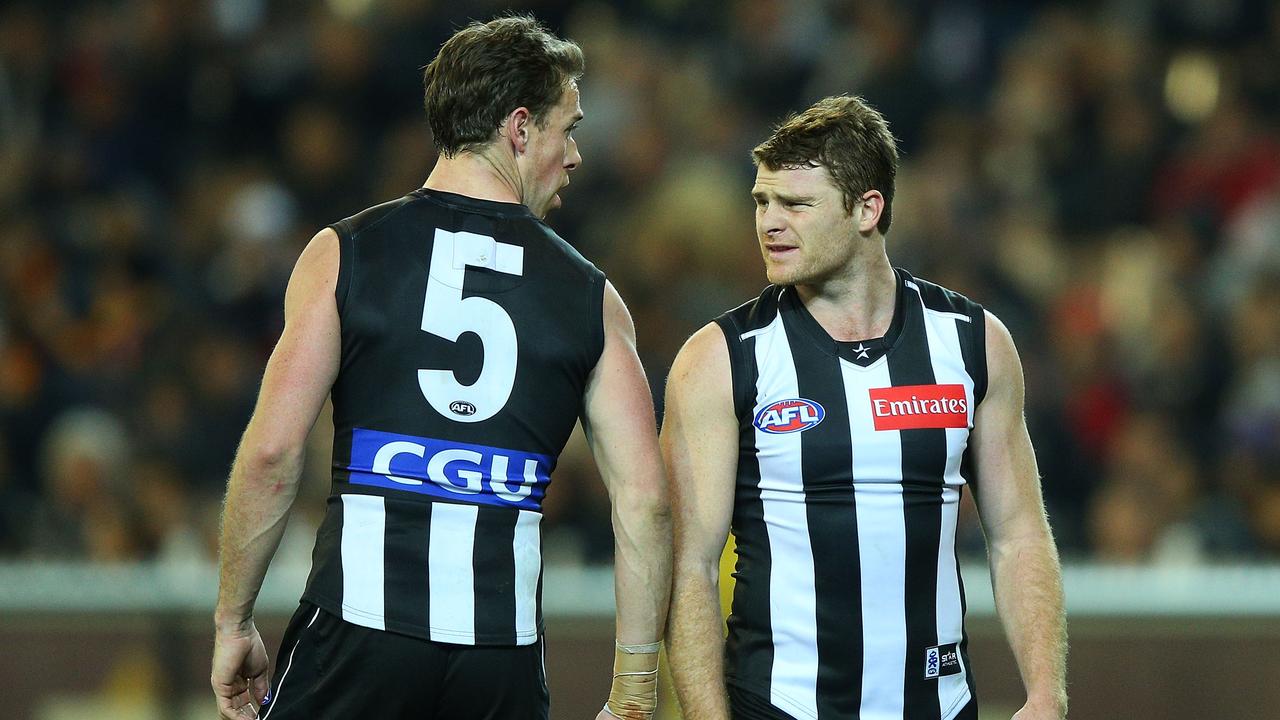 Heath Shaw talks with Nick Maxwell while playing for Collingwood. (Photo by Michael Dodge/Getty Images)