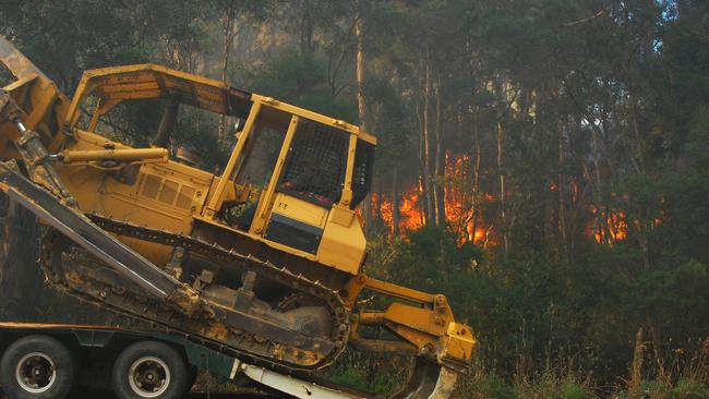 Bulldozers play a critical role in building fire breaks, but at least one was stopped during the Grampians fires, due to fears it would damage a culturally sensitive site.