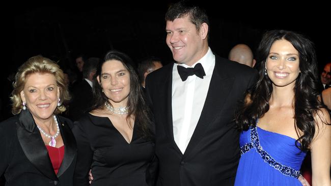 James Packer with, from left, his mother Ros, sister Gretel and his then wife Erica.