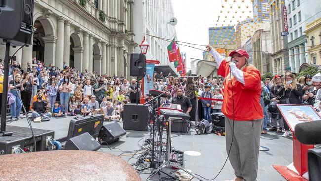 Tones and I performs a pop up busking show in Bourke St Mall in 2020. Picture: Tim Carrafa