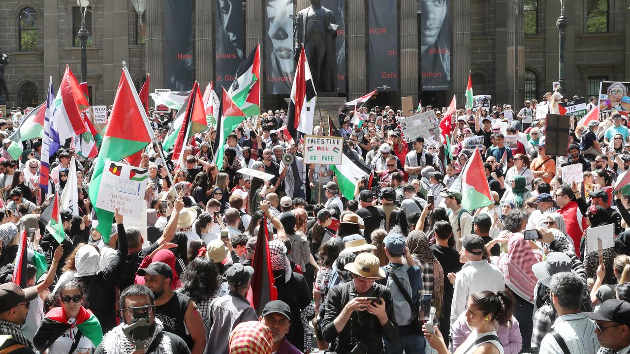 Thousands gathered outside the Victorian State Library in a show of solidarity with the two million civilians trapped in Gaza. Picture: NCA NewsWire / David Crosling