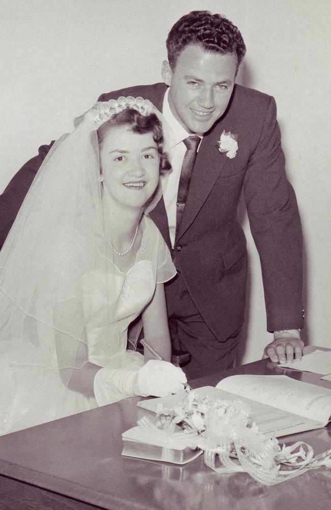 Elaine and Bob Darling on their wedding day in 1958.