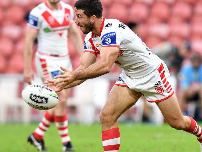 BRISBANE, AUSTRALIA - JUNE 20: Ben Hunt of the Dragons passes the ball during the round six NRL match between the Gold Coast Titans and the St George Illawarra Dragons at Suncorp Stadium on June 20, 2020 in Brisbane, Australia. (Photo by Bradley Kanaris/Getty Images)