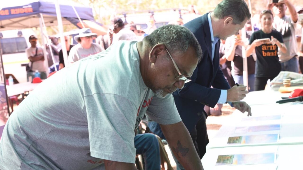 NT signs historic Barunga agreement to pave the way for Indigenous treaty