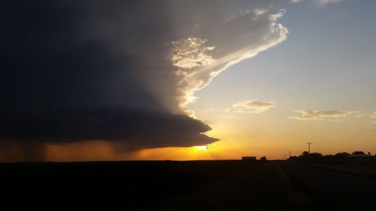 Qld firefighters on high alert as thunderstorms threaten fire efforts