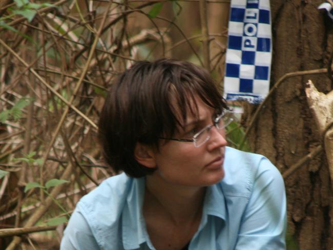 Dr Kirsty Wright from the Genomics Research Centre at the Institute of Health and Biomedical Innovation on the site of a homicide investigation.Dr Wright speaks in Thomas Hedley's latest podcast, Shandee's Story.