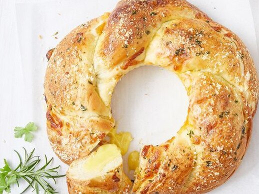 Cheesy garlic bread wreath.