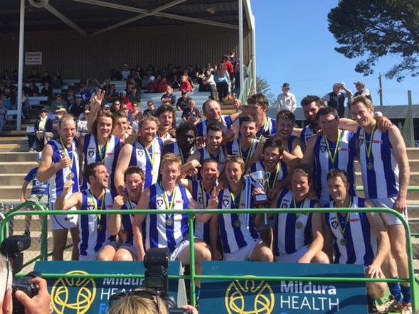 Relton Roberts (centre) and the 2017 Ouyen United premiership team