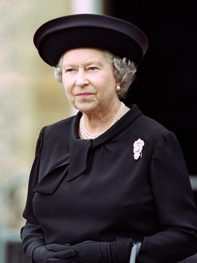 The Queen meeting wellwishers on the eve of Diana’s funeral. Picture: Joel Robine/AFP