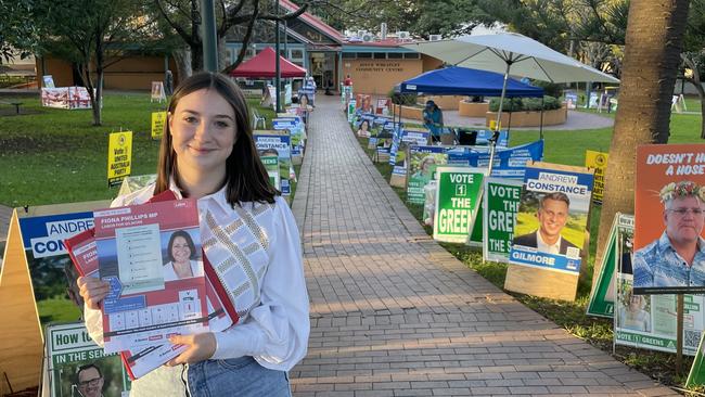 Kiama deputy mayor Imogen Draisma handing out Labor how-to-votes in the town on Thursday. Picture: Dylan Arvela