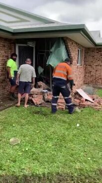 Car Crashes Into an Ooralea Home