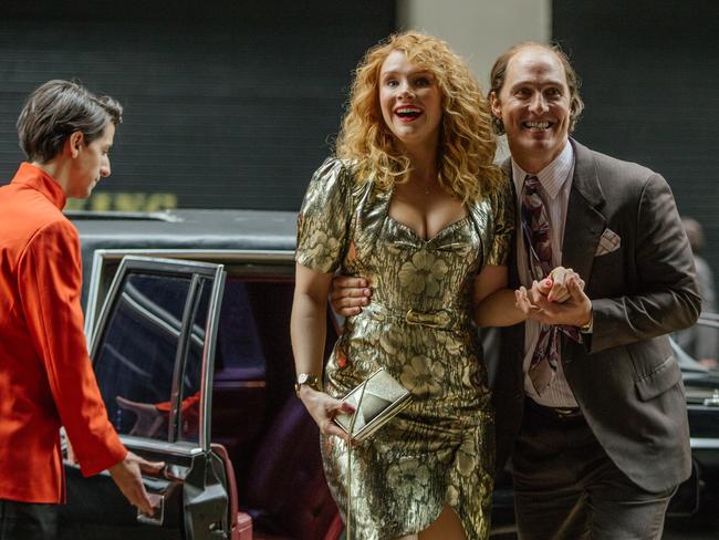Bryce Dallas Howard and Matthew McConaughey in a scene from film Gold.