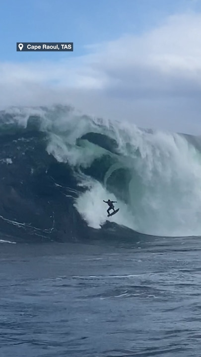 Tasmanian surfer amazed to be alive after gnarly wipe-out