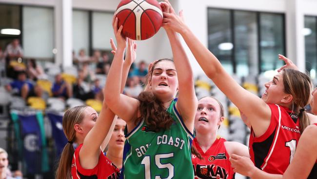 Gold Coast's Waves Skye Mason in action against the Mackay Meteorettes in The Girls QLD U18 State Championships Basketball at Carrara. Photograph: Jason O'Brien.