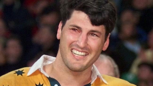 (FILES) In this file photo taken on November 6, 1999 Australian lock and captain John Eales (L) and Australian scrum-half George Gregan (R) pose with the cup after the Rugby World Cup 1999 final game between France and Australia at the Millennium Stadium in Cardiff. - Eddie Jones hopes Owen Farrell and Dylan Hartley can follow the example of Australia greats George Gregan and John Eales after naming the pair as England’s co-captains for the November internationals at Twickenham. (Photo by William WEST / AFP)