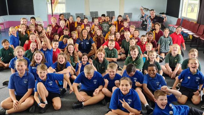 Collinsville State School, Scottville State School, St John Bosco Catholic School, and Collinsville State High School students enjoyed meeting former North Queensland Cowboys player Ray Thompson when he came to town. Picture: Supplied.