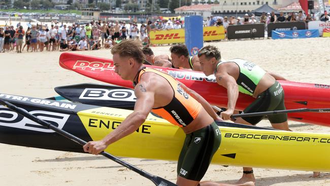 The men’s race getting underway.