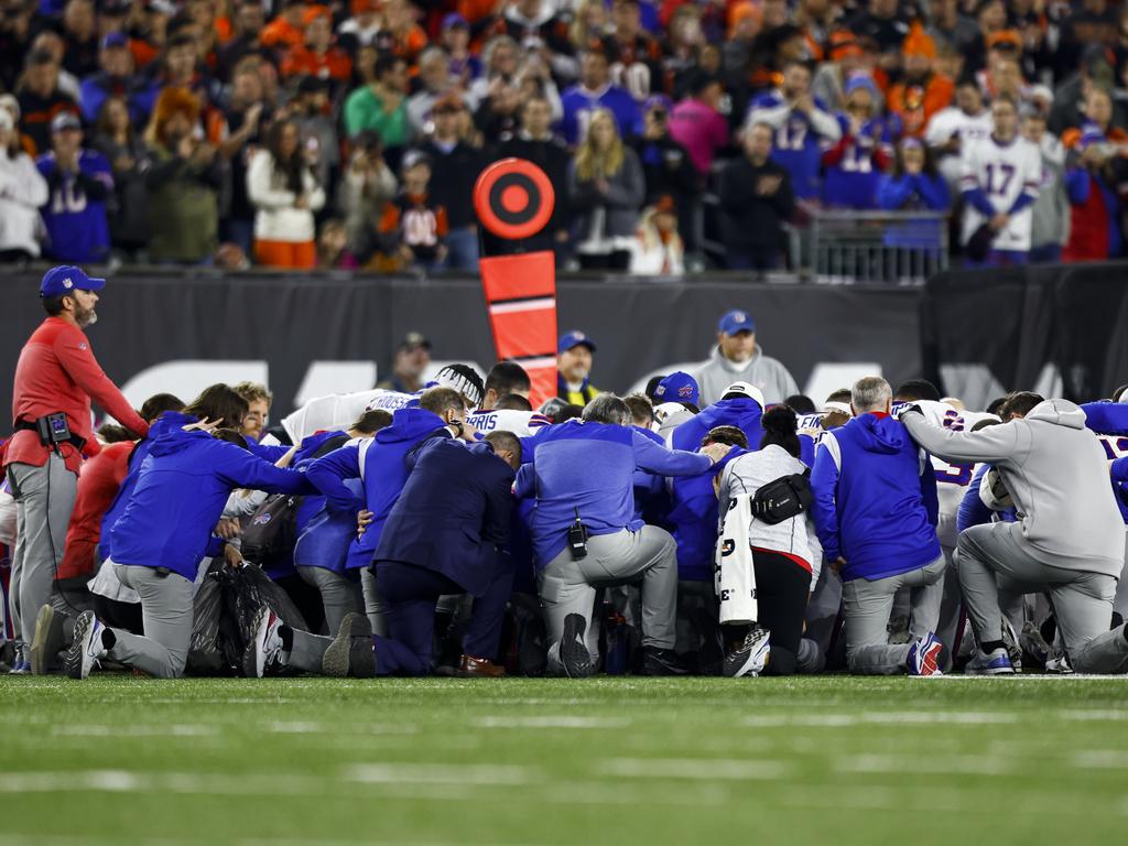 NFL Cancels Bills-Bengals Game That Was Suspended After Damar Hamlin's  Collapse - WSJ