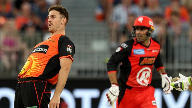 Mitchell Marsh (left) of the Scorchers reacts to a missed catch as Mohammad Nabi (centre) and Sam Harper of the Renegades run between the wickets during the Big Bash League (BBL) match between the Perth Scorchers and the Melbourne Renegades at Optus Stadium in Perth, Monday, January 28, 2019. (AAP Image/Richard Wainwright) NO ARCHIVING, EDITORIAL USE ONLY, IMAGES TO BE USED FOR NEWS REPORTING PURPOSES ONLY, NO COMMERCIAL USE WHATSOEVER, NO USE IN BOOKS WITHOUT PRIOR WRITTEN CONSENT FROM AAP