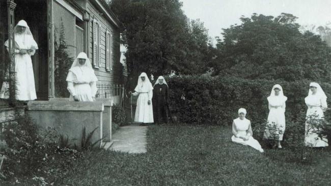 In 1920 four Sisters of Charity travelled by train from Sydney to establish St Vincent's Hospital in a two-storey timber house in Dalley Street, Lismore.