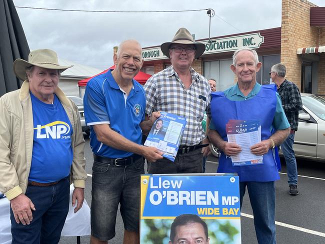 Former state LNP candidate and current Fraser Coast Councillor Denis Chapman was on hand to give out how-to-vote cards for incumbent MP Llew O’Brien.