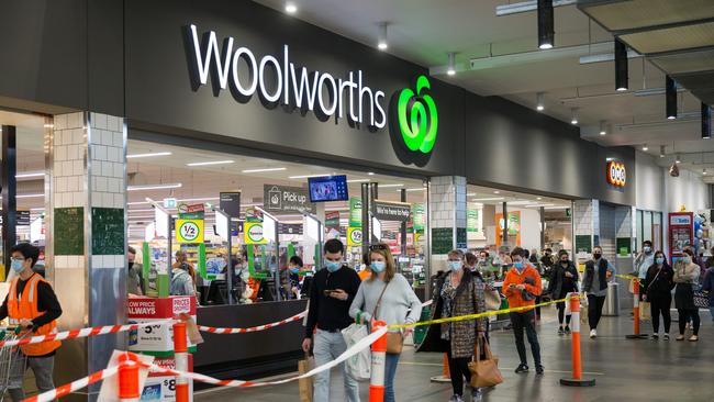 Woolworths stock price is failing to match that of Coles. Picture: Paul Jeffers