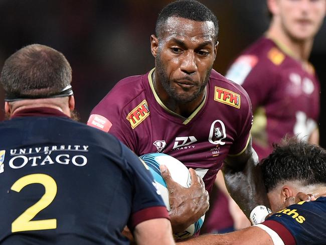 BRISBANE, AUSTRALIA - MAY 06: Suliasi Vunivalu of the Reds is tackled during the round 12 Super Rugby Pacific match between the Queensland Reds and the Highlanders at Suncorp Stadium on May 06, 2022 in Brisbane, Australia. (Photo by Matt Roberts/Getty Images)