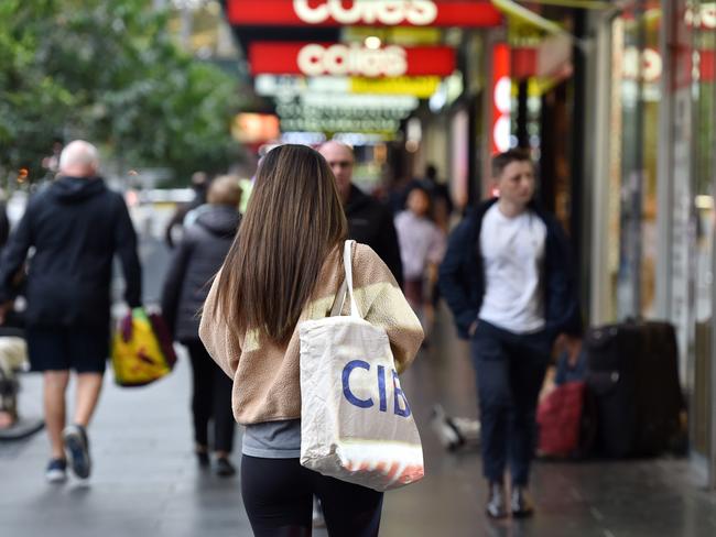 MELBOURNE, AUSTRALIA - NewsWire Photos APRIL 28TH, 2023: Generics of busy streets for a piece on migrant workers, their wages and population growth. Picture : NCA NewsWire / Nicki Connolly