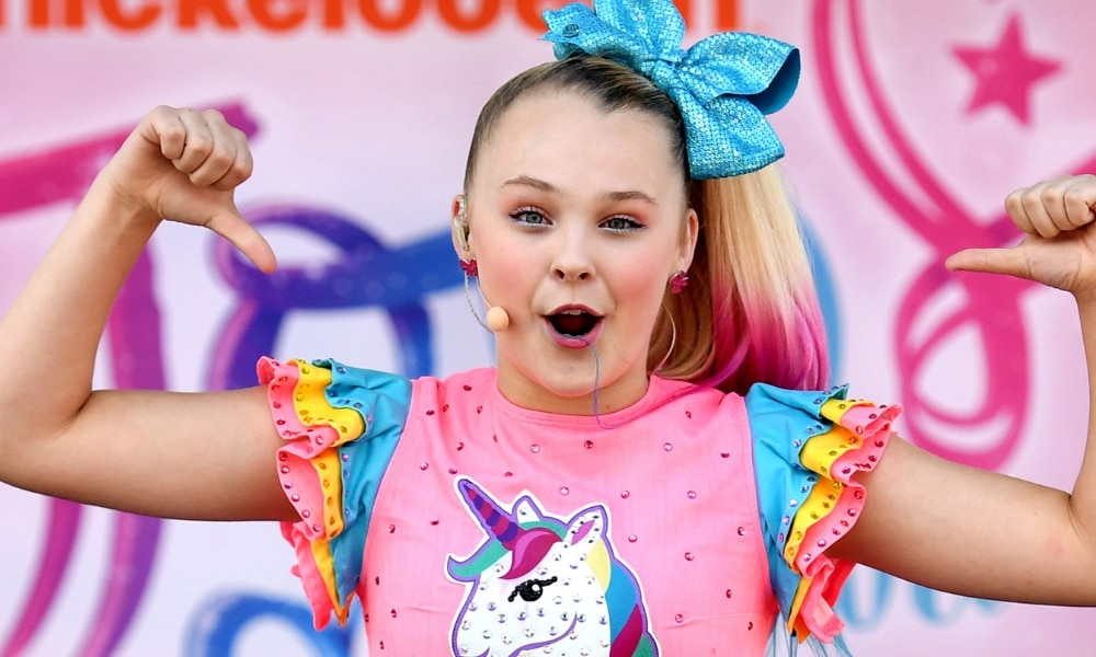 JoJo Siwa Issues Statement After Her Claire's Makeup Set Was Recalled Over  Asbestos Concerns