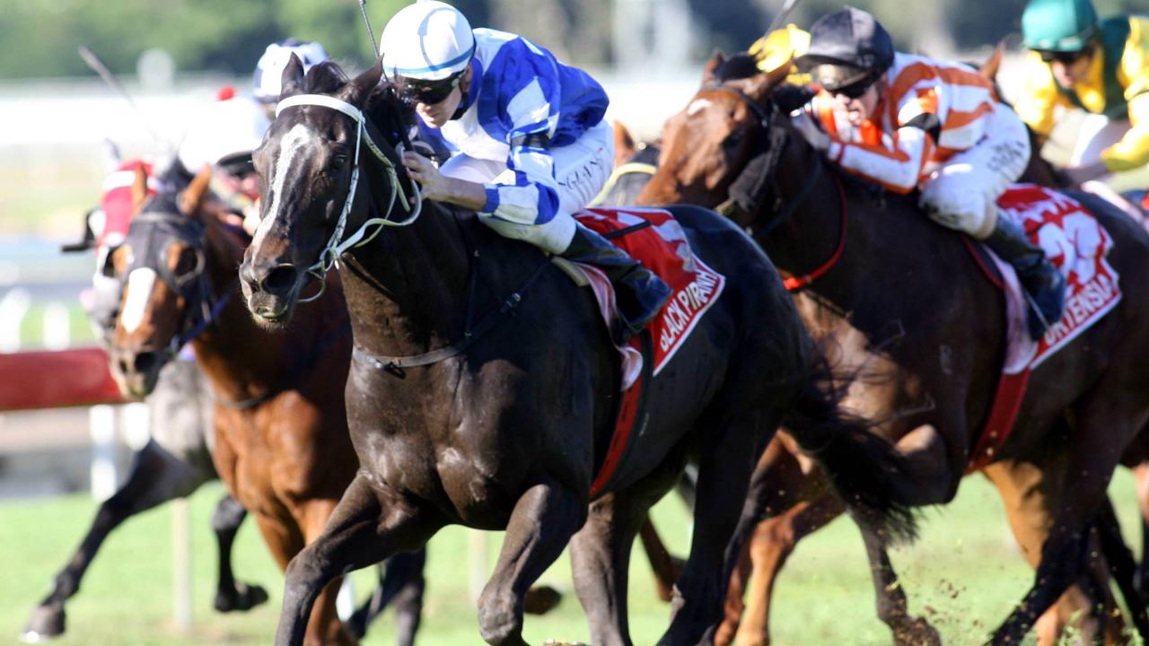 Rennen 5. Sieger Black Piranha, geritten von Jockey Tye Angland.  Stradbroke Handicap