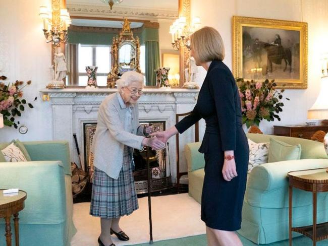 Truss becomes UK PM after meeting Queen