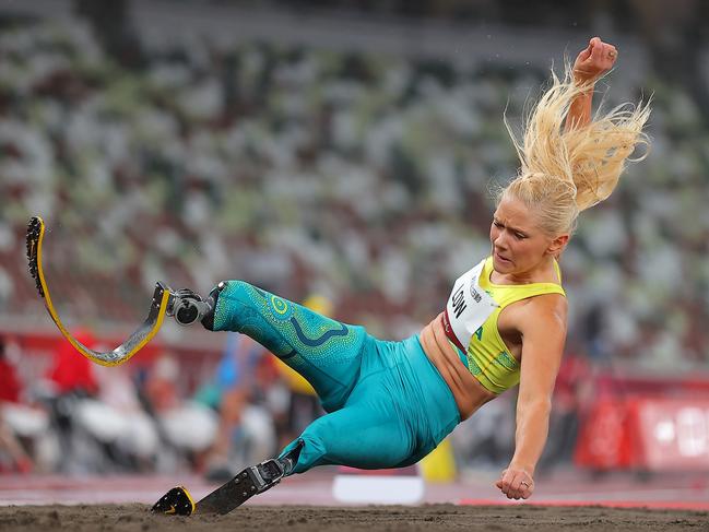 Vanessa Low broke the world record three times in just over one hour to win the gold. Picture: Getty Images