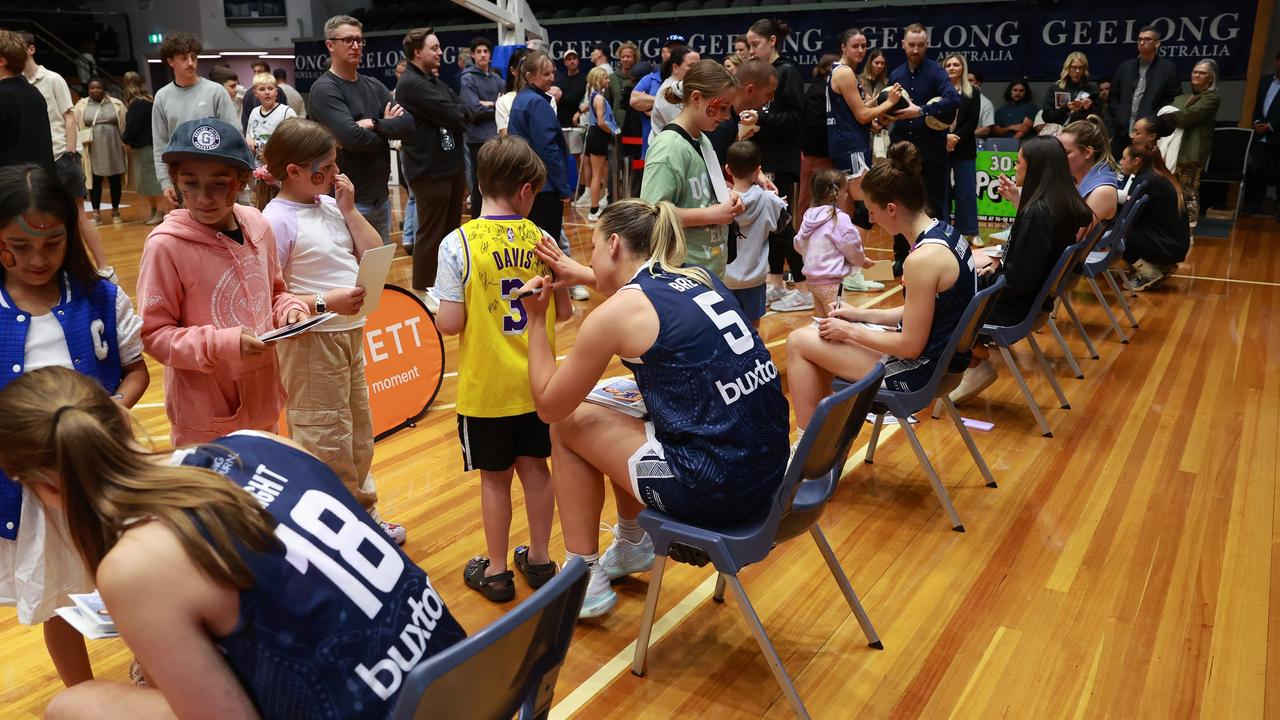 GEELONG, AUSTRALIA - OCTOBER 30: Geelong players thank fans during the round one WNBL match between Geelong United and Townsville Fire at The Geelong Arena, on October 30, 2024, in Geelong, Australia. (Photo by Kelly Defina/Getty Images)