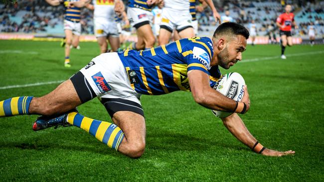 Parramatta scored a vital win over the Titans in Sydney. (AAP Image/Brendan Esposito)