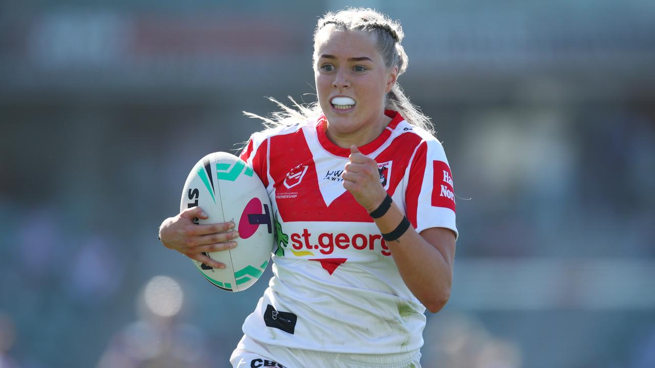 WOLLONGONG, AUSTRALIA - AUGUST 21: Teagan Berry of the Dragons makes a break to score a try during the round one NRLW match between St George Illawarra Dragons and Gold Coast Titans at WIN Stadium on August 21, 2022 in Wollongong, Australia. (Photo by Jason McCawley/Getty Images)