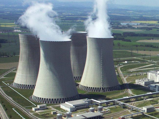 10/01/2005 PIRATE: 29/05/2002. A file photo shows an aerial view of the Czech Temelin nuclear plant in Temelin, South Bohemia, Czech Republic. The troubled Soviet-designed nuclear power station at Temelin was again partly out of action 09 January 2005 as a result of a cooling failure in a secondary generator, spokesman Milan Nebesar said. AFP PHOTO/EPA FILES/MILAN KNIZE
