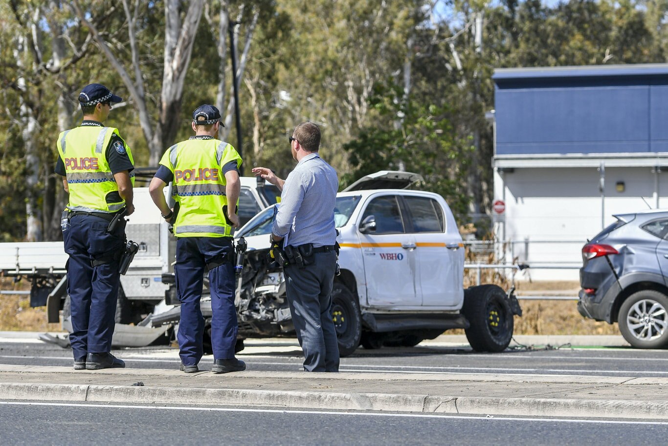 An incident occured on the corner of Dawson Highway and Aerodrome Road at around midday after an escaped prisoner allegedly attempted to flee from police.