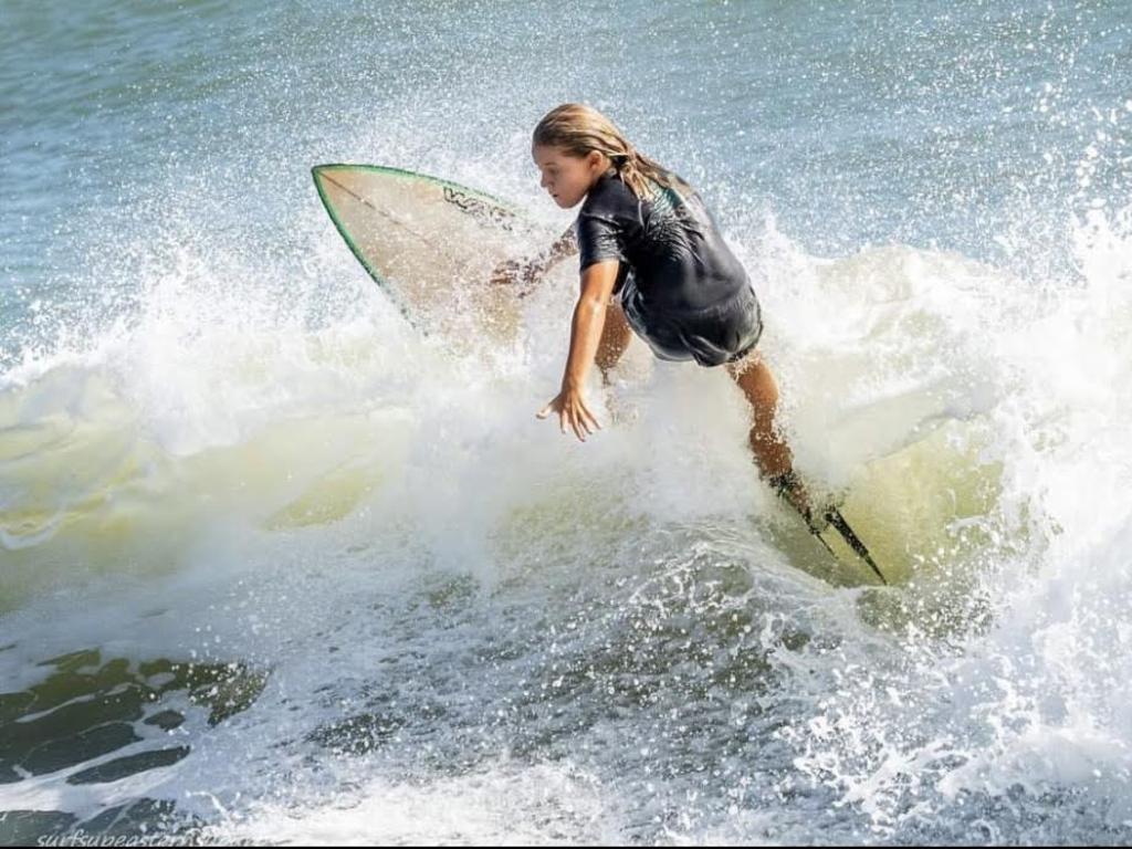 Oskar Brown surfing