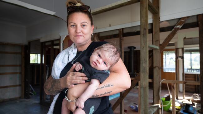 Lismore flood victim Jahnaya Mumford with her new baby Harlem in their ruined home. Picture: Danielle Smith