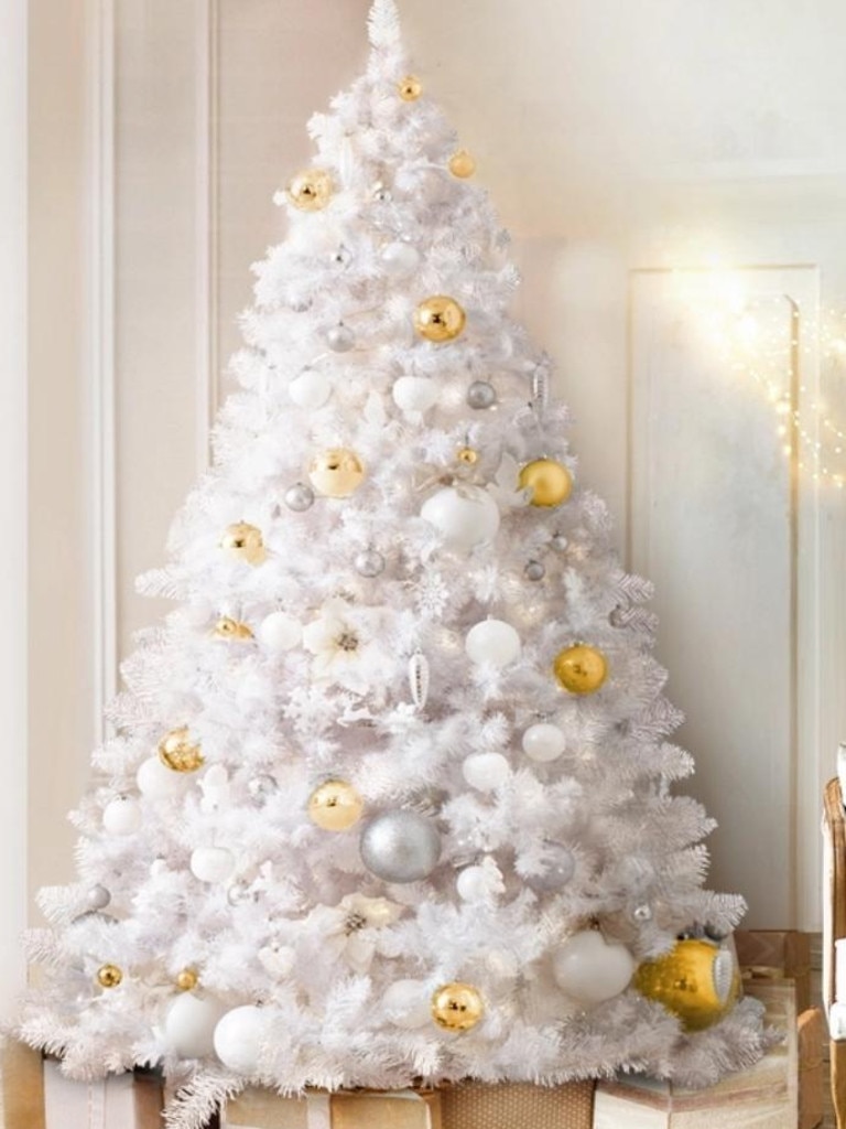 Jingle Jollys White Christmas Tree. Picture: Amazon Australia.