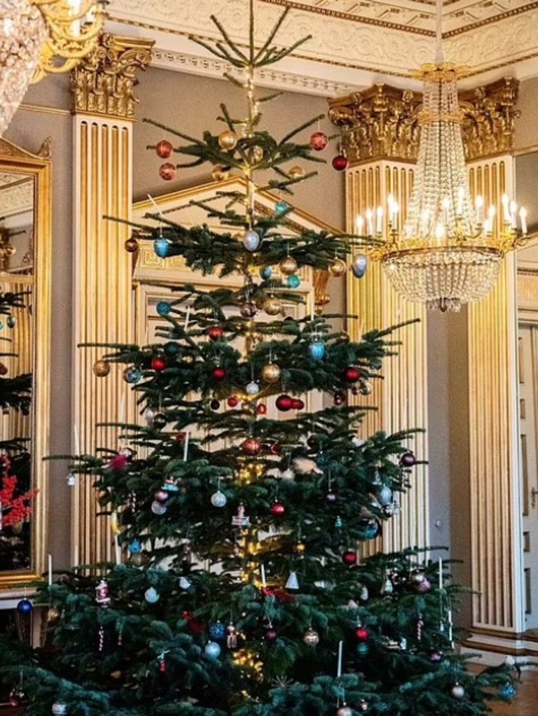 The stunning Palace Christmas tree. Picture: Instagram/@detdanskekongehus