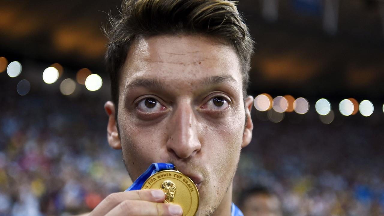 Mesut Özil futbolu bıraktığını hemen açıkladı.  (Fotoğraf: Fabrice Cofrini/AFP)