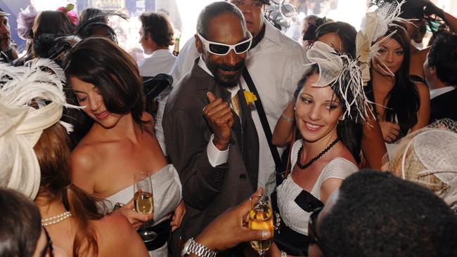 Rap superstar Snoop Dogg wasn’t short on women to spend time with in the Lavazza marquee.