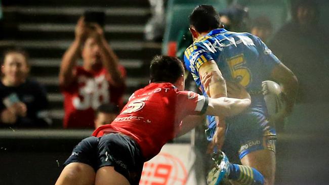 Bevan French was dened a try by Joseph Manu’s tackle. Picture: Mark Evans