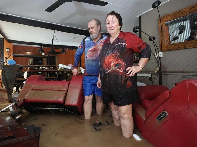 Flood damages homes in Cardwell