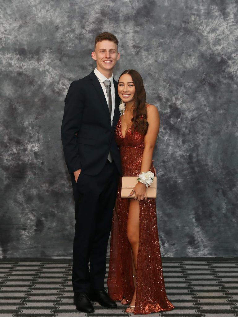 Lisarow High School Year 12 students celebrate formal in style | Daily ...